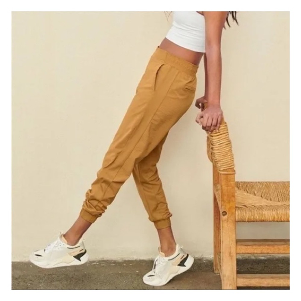 Athleta || Textured Brooklyn Jogger: Mustard Yellow Gold